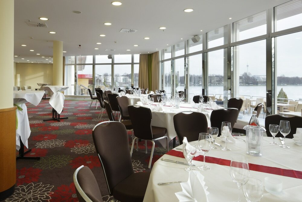 Фото Courtyard by Marriott Hannover Maschsee