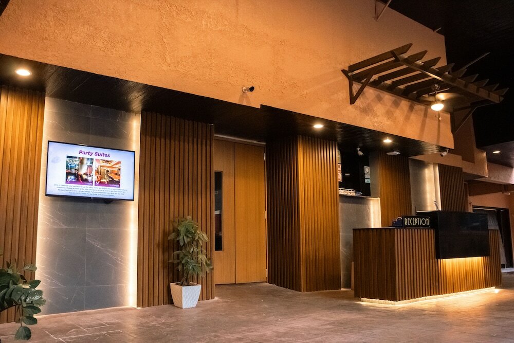 Фото Victoria Court Cuneta