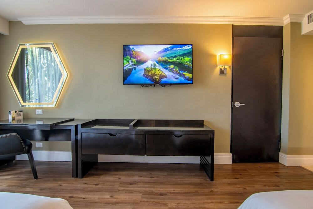 Фото Hotel Lucerna Tijuana