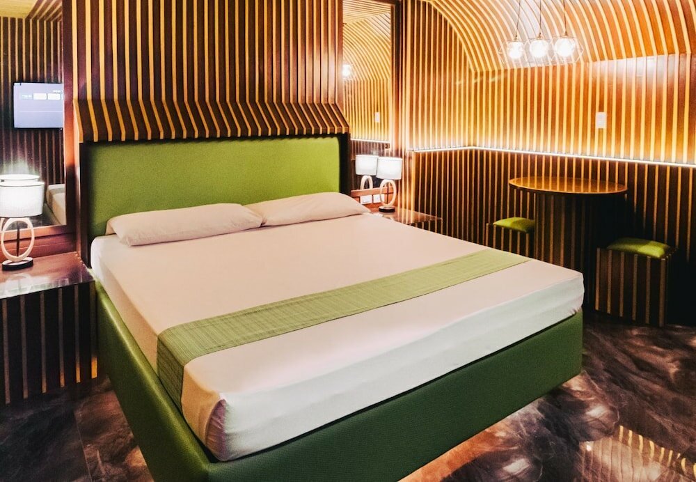 Фото Victoria Court Cuneta