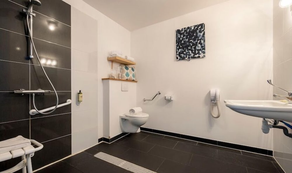 Фото Accostage Hotel