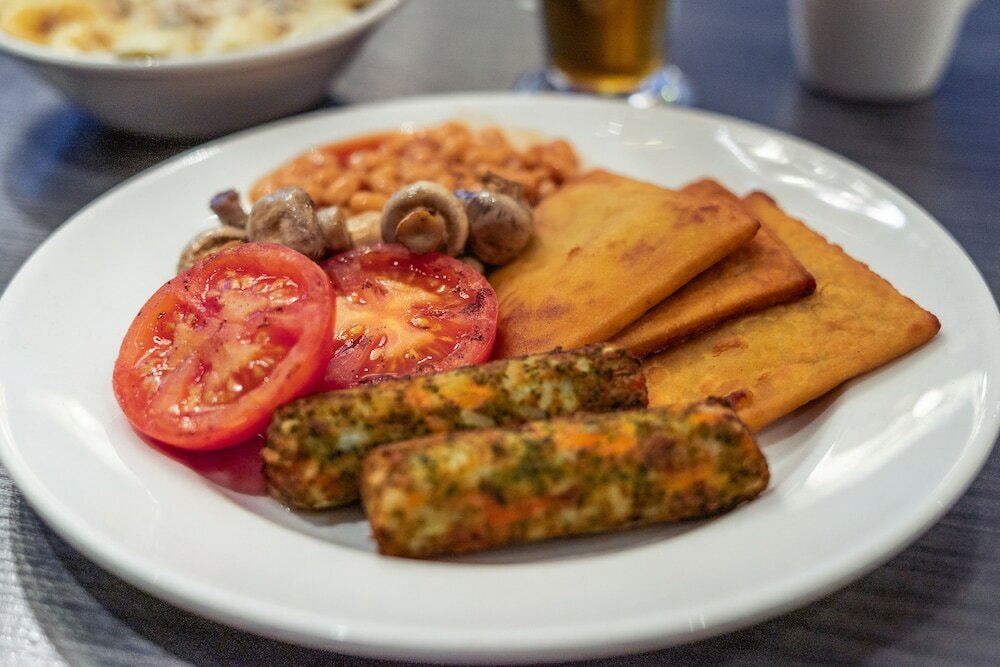 Фото DoubleTree by Hilton Edinburgh City Centre