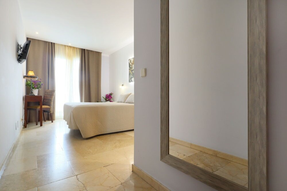 Фото Oasis Cordoba Hotel