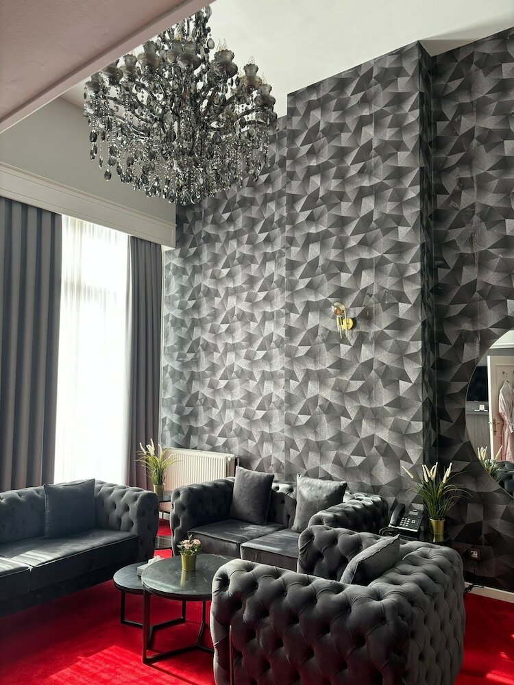 Фото 216410684091