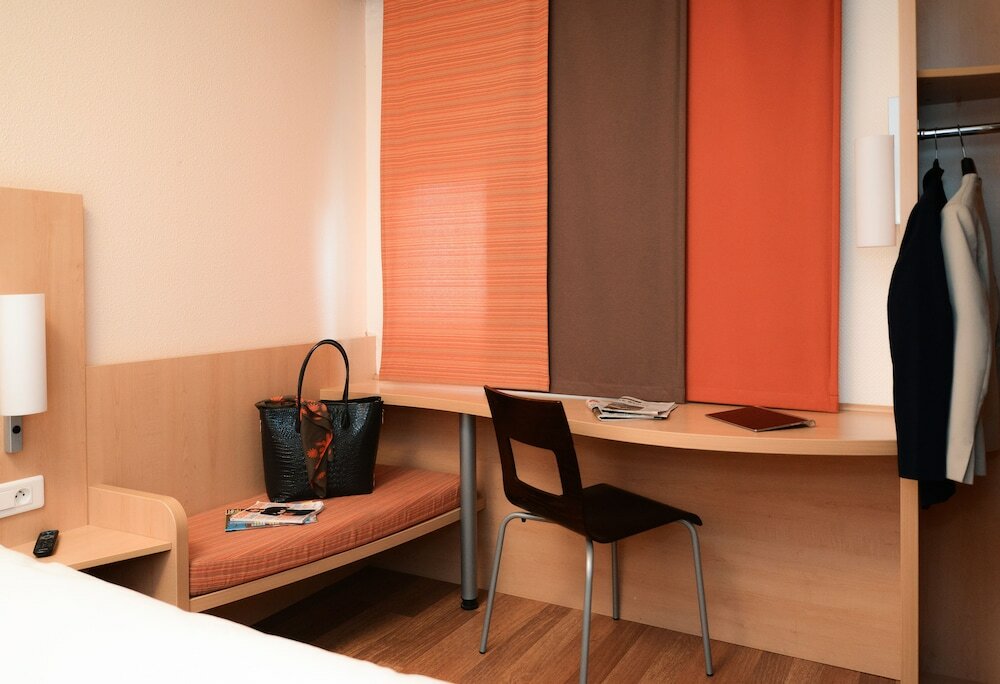 Фото ibis Can Center