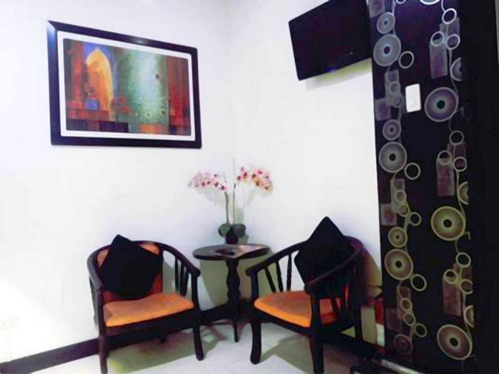 Фото Frederick's Apartelle