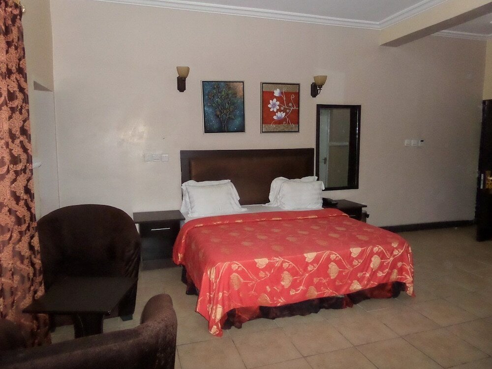 Фото Trafford Hotel