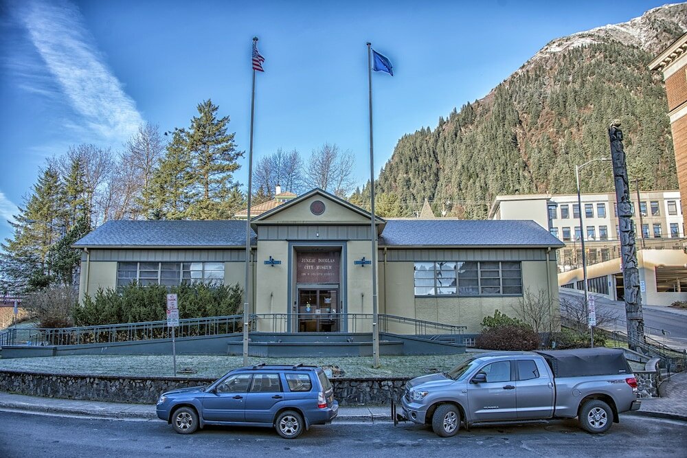 Фото Silverbow Inn Hotel & Suites