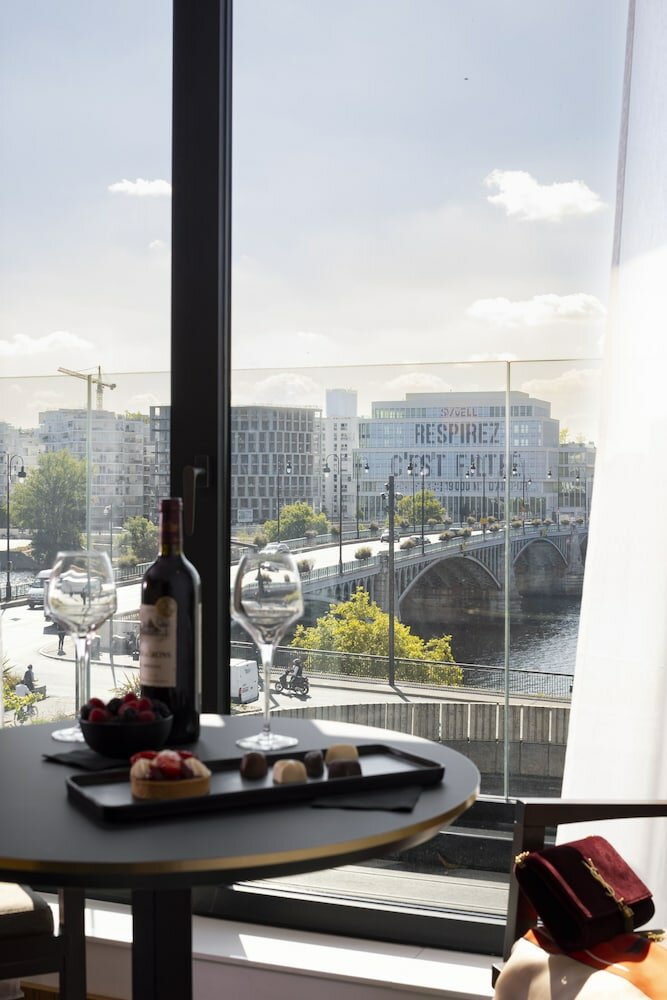 Фото Howard Sur Seine