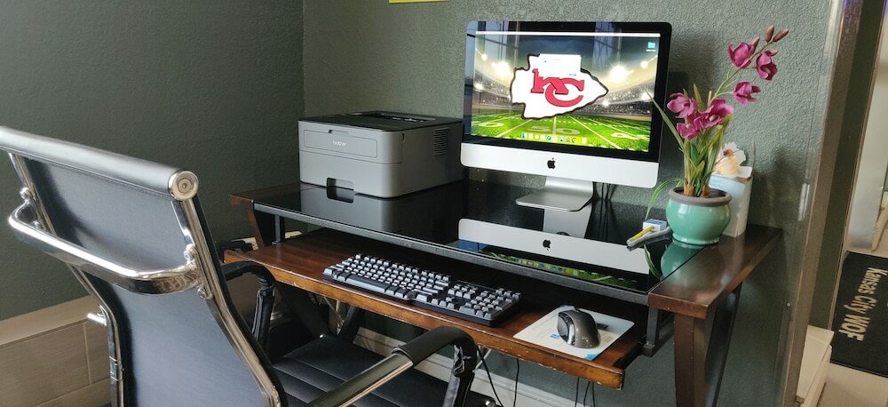 Фото Super 8 by Wyndham Kansas City