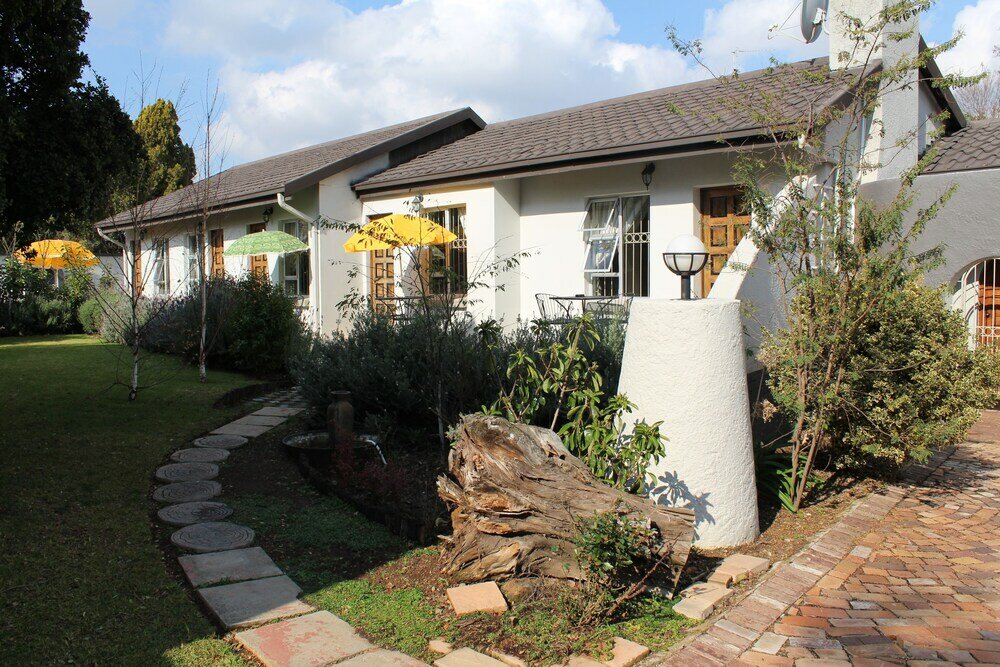 Фото 3Liebeloft Guest House