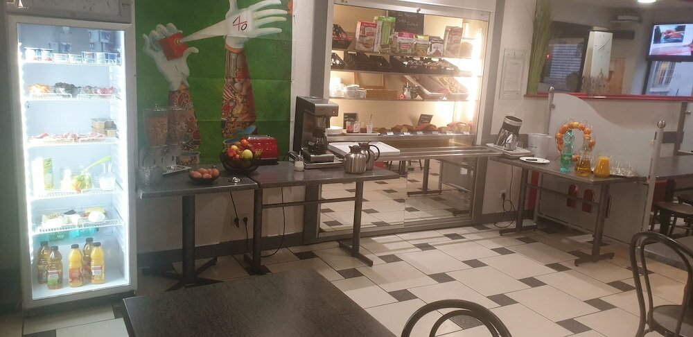 Фото Hôtel Les Commerçants