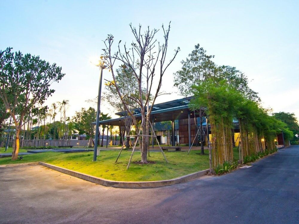 Фото The Park Hotel