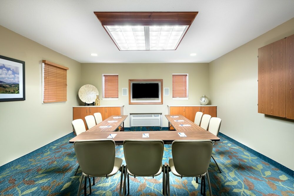 Фото Candlewood Suites Washington Dulles Sterling, an Ihg Hotel