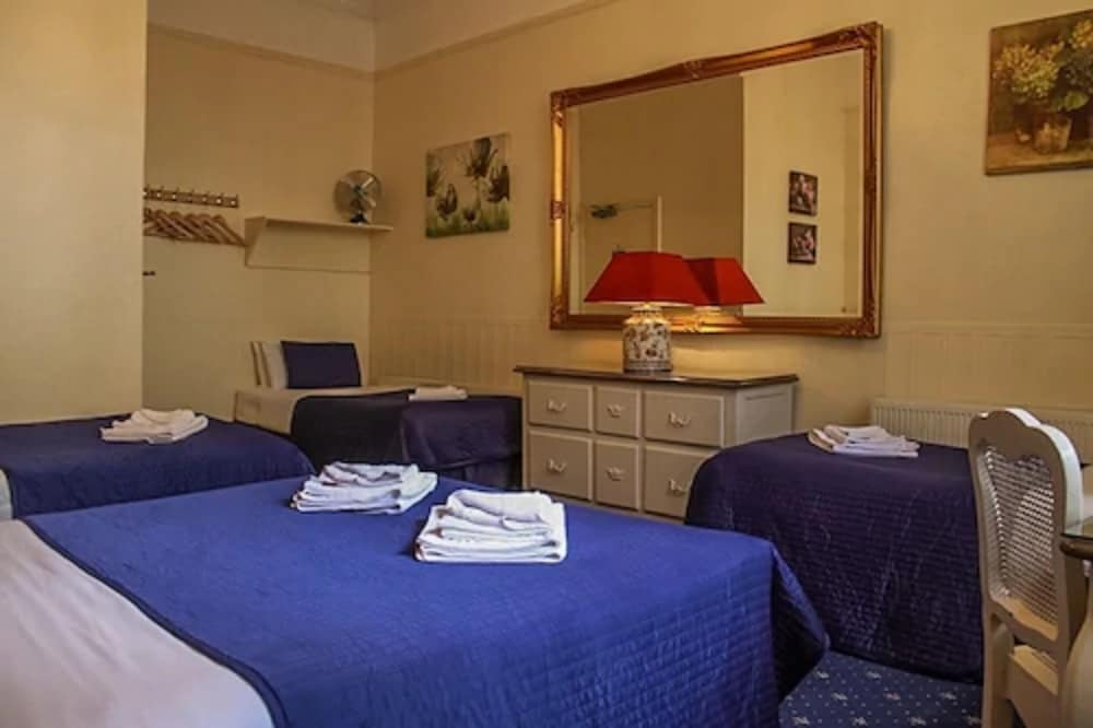 Фото Blades Hotel