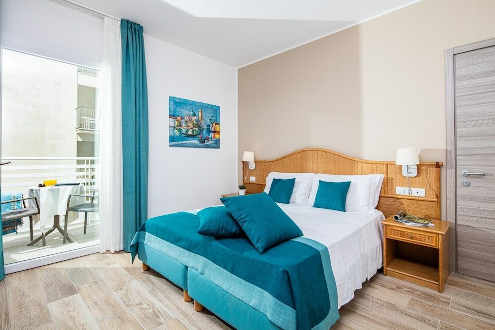 Фото Hotel Capitol