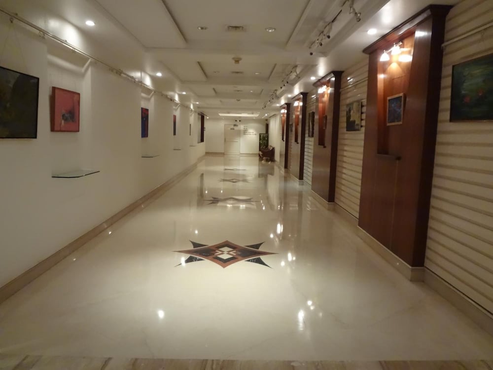 Фото Hotel Kohinoor Continental, Airport