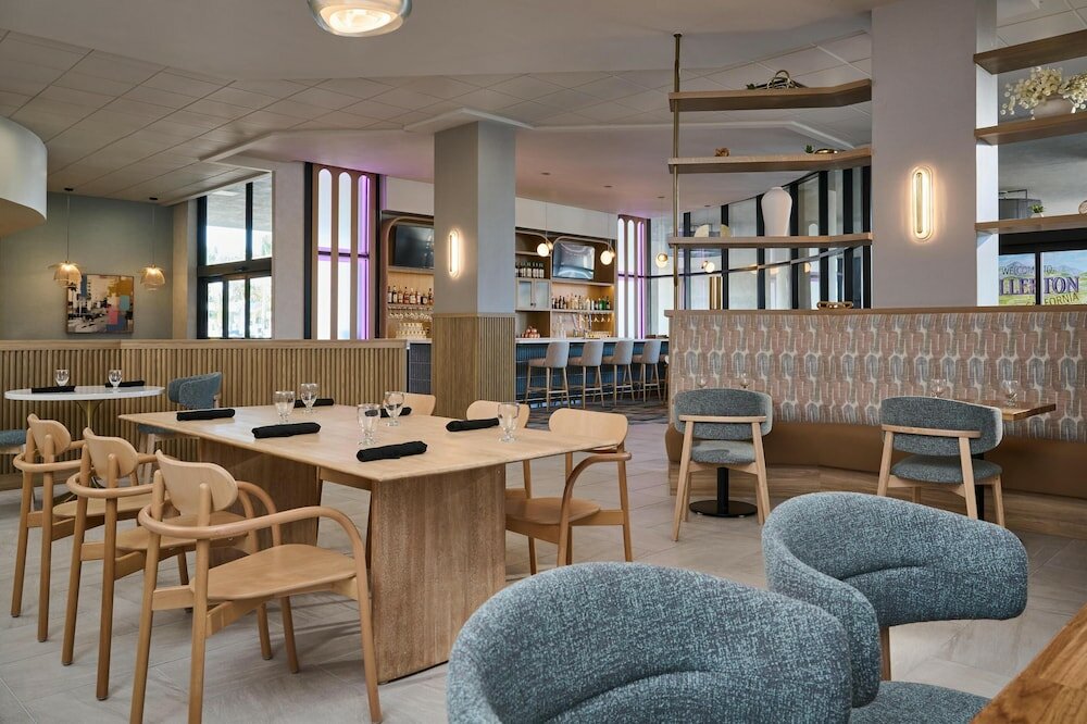 Фото DoubleTree by Hilton Fullerton