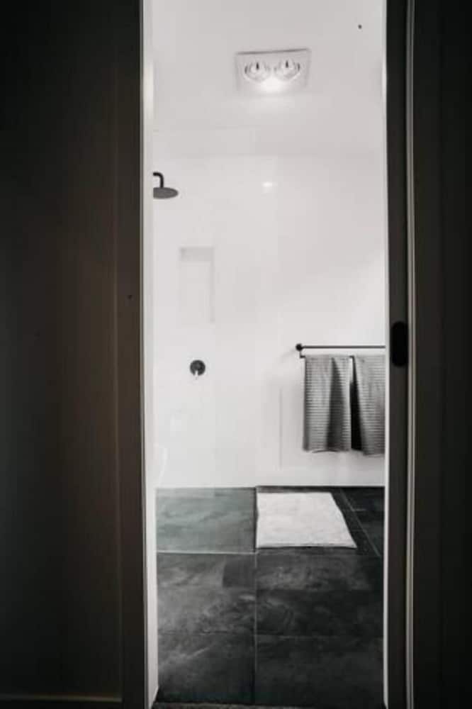 Фото The Red Door B&b