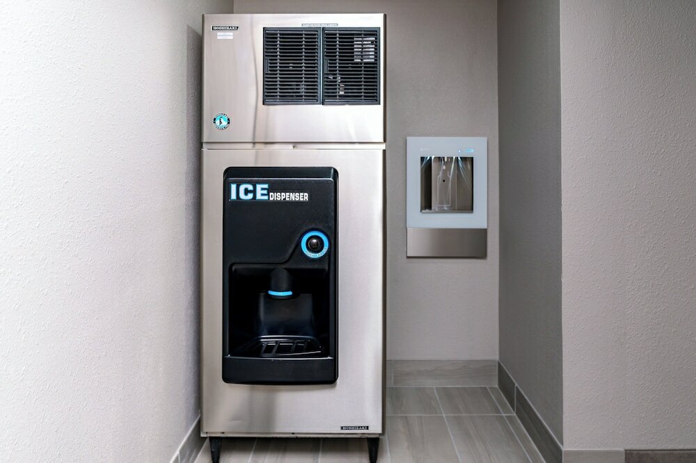 Фото Holiday Inn Express Hotel & Suites Raleigh Sw Nc State, an Ihg Hotel