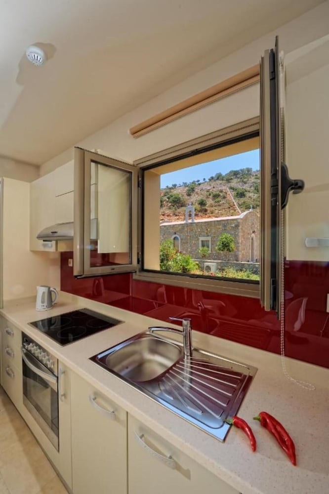 Фото Royal Heights Resort Villas & SPA