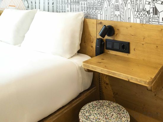 Фото EasyHotel Valencia Ciutat Vella