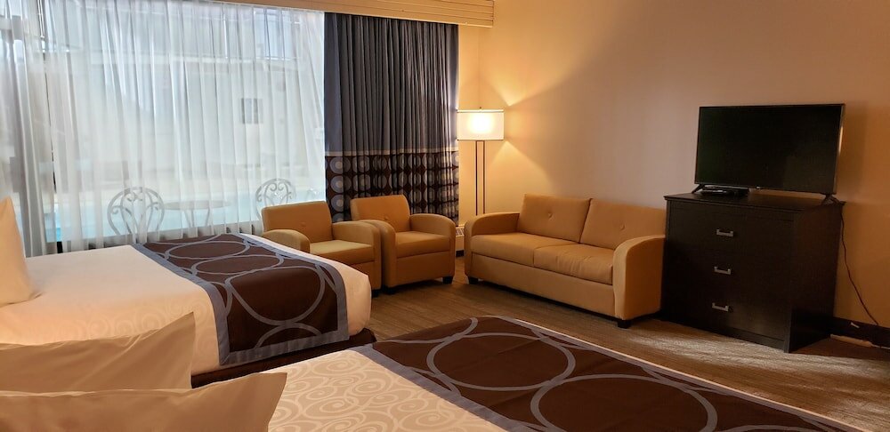 Фото Super 8 by Wyndham Spruce Grove