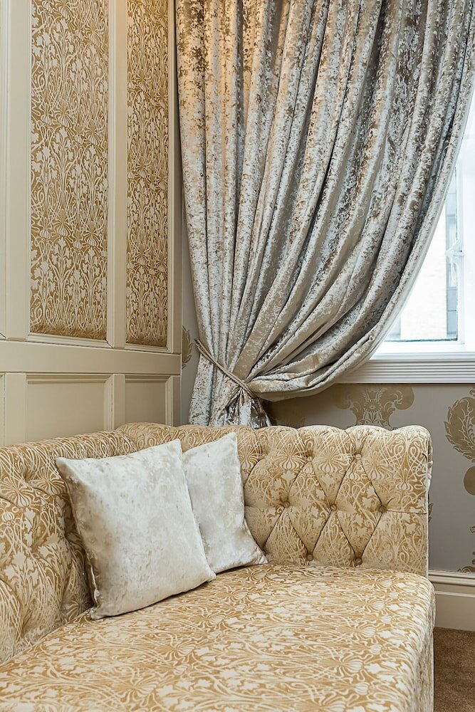 Фото The Dixie Dean Hotel