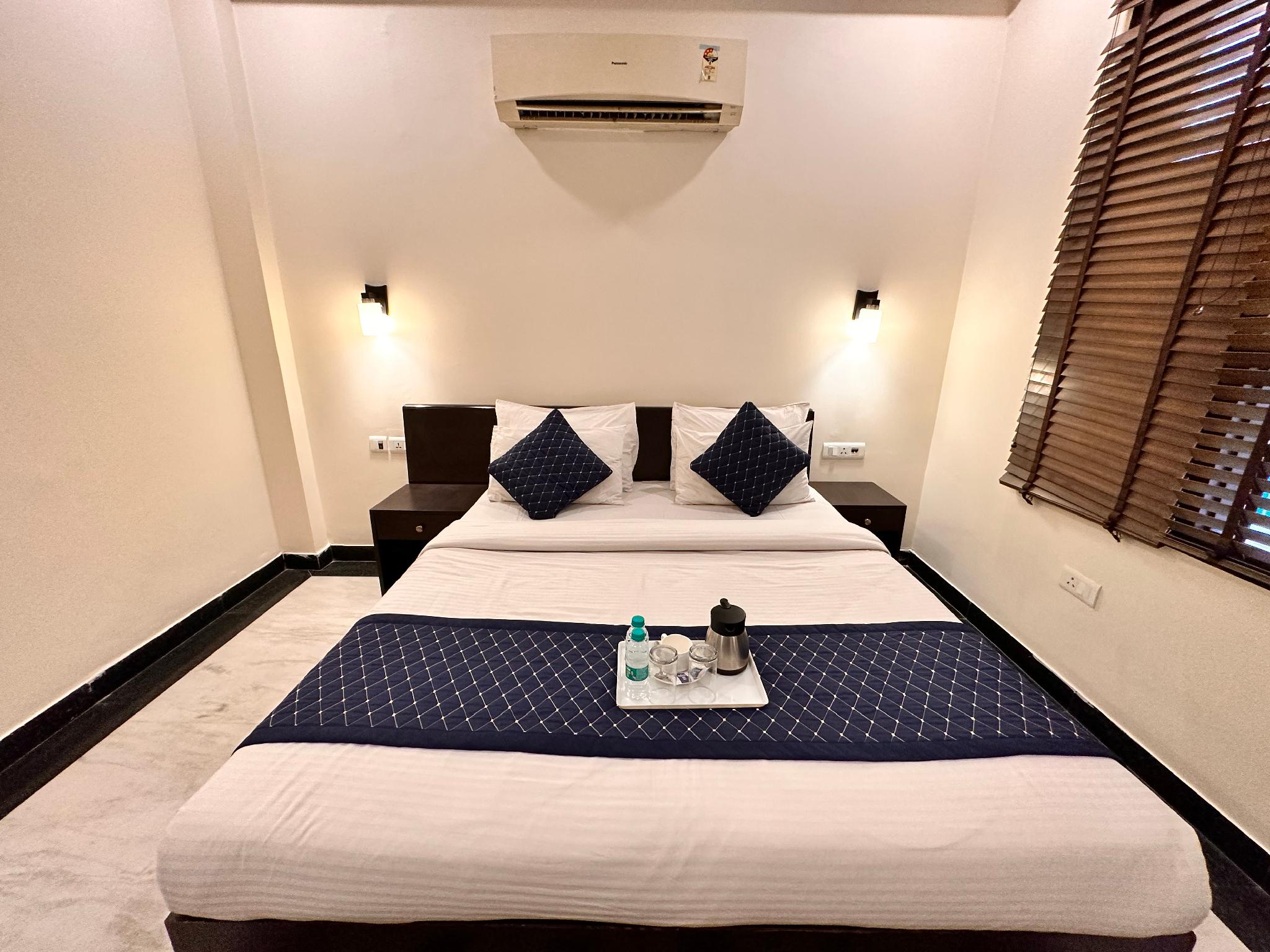 Фото Hollyhocks Residency