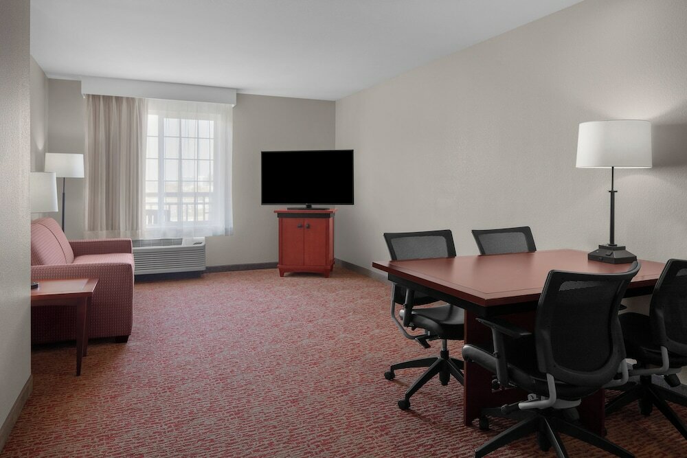 Фото Larkspur Landing Renton - An All-Suite Hotel