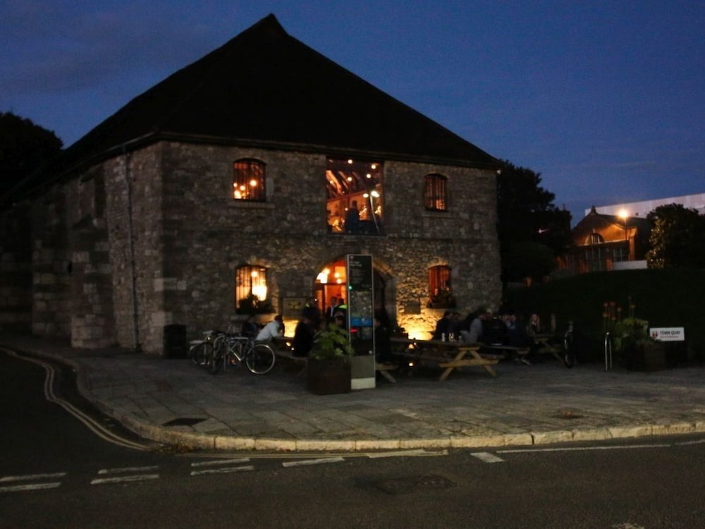 Фото Beddoe Apartments