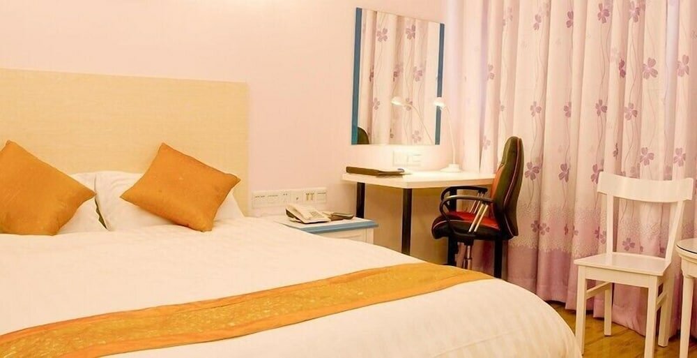 Фото Ln White House Hotel