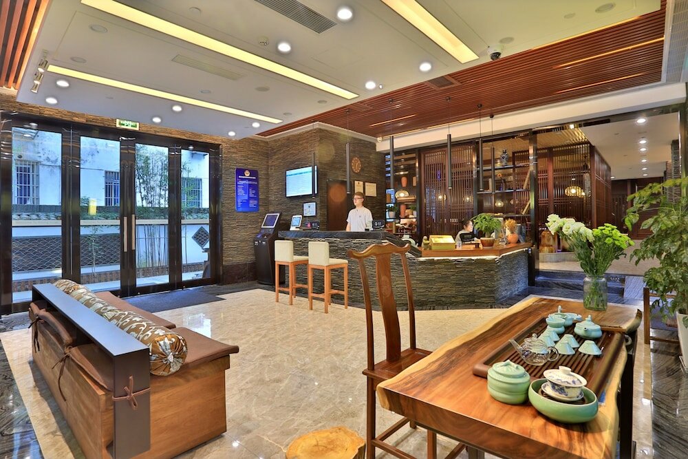 Фото Hiking Hotel Hangzhou