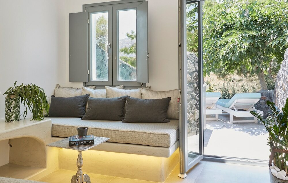 Фото Amara Suites Santorini