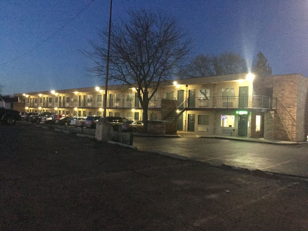 Фото Thunderbird Motor Inn Baraboo