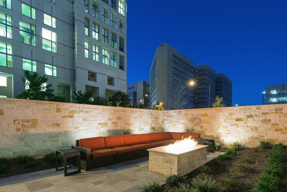 Фото Fairfield Inn & Suites by Marriott Charlotte Uptown