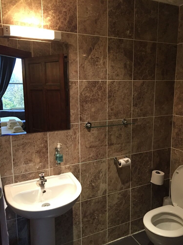 Фото Edinburghhouse Hotel