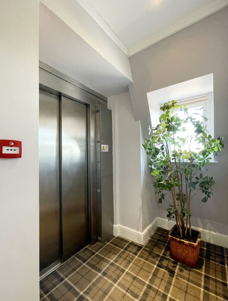 Фото Dukes Folly Hotel