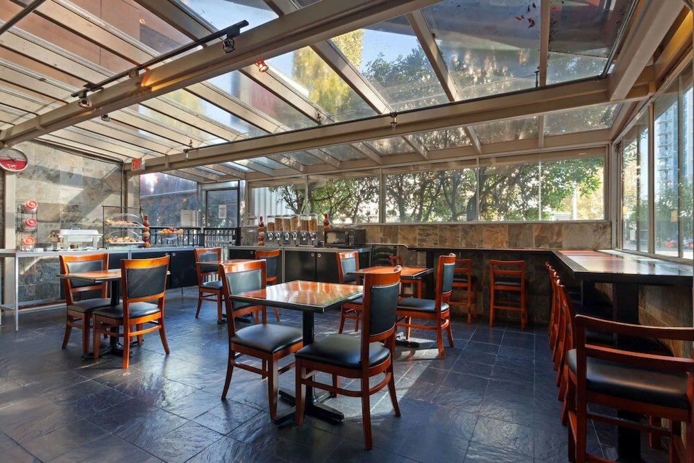 Фото SureStay by Best Western Richmond Vancouver Airport