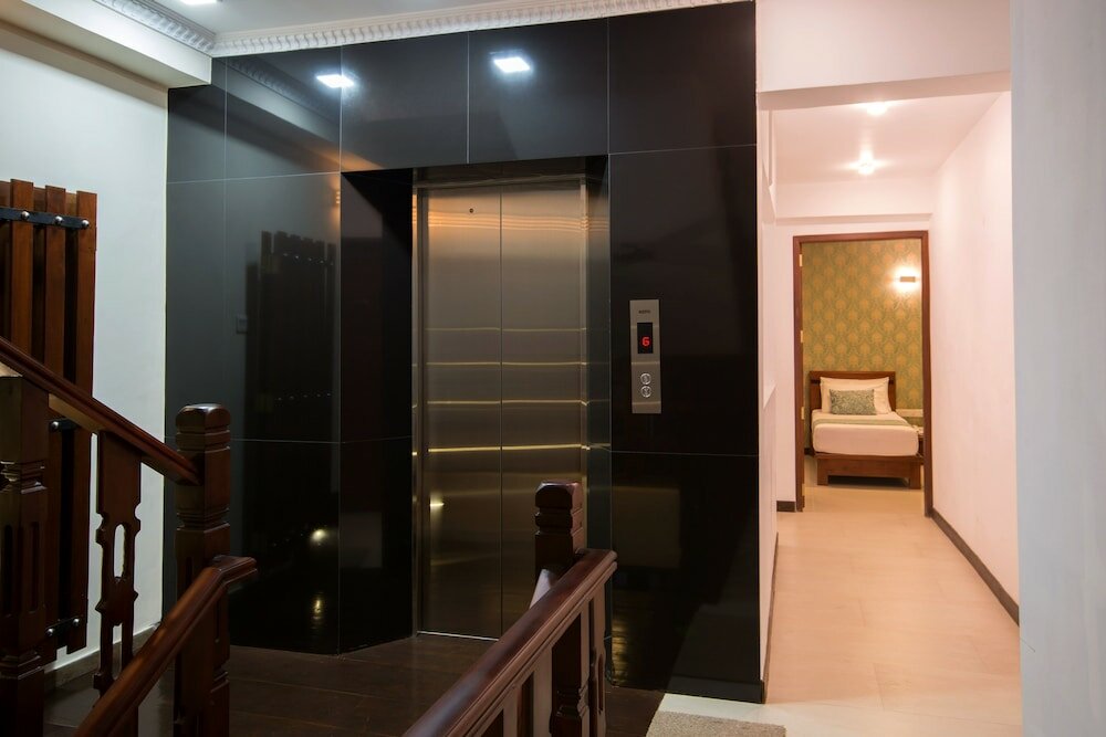 Фото Ceyloni City Hotel