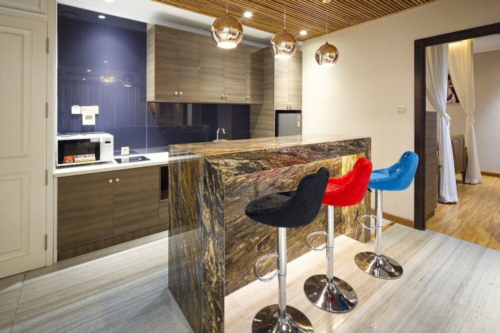 Фото Winsuites Saigon Hotel