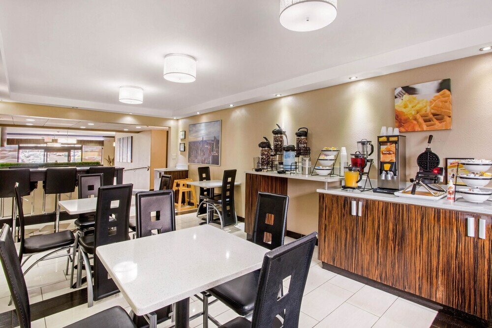 Фото Comfort Inn Edgewater on Hudson River