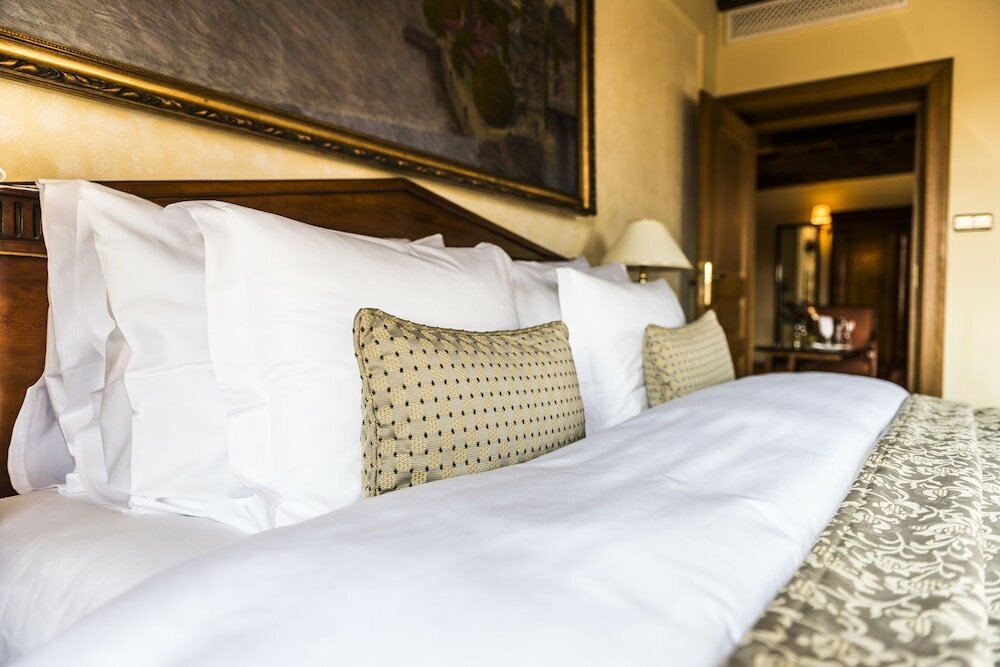 Фото Golden Well Hotel