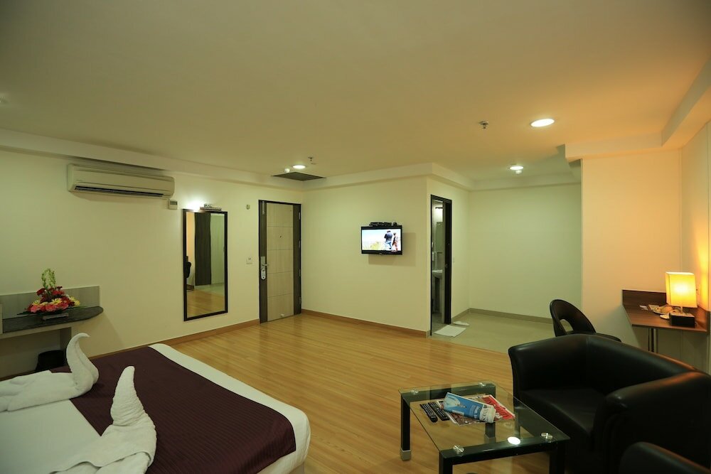 Фото Hyphen Business Hotel