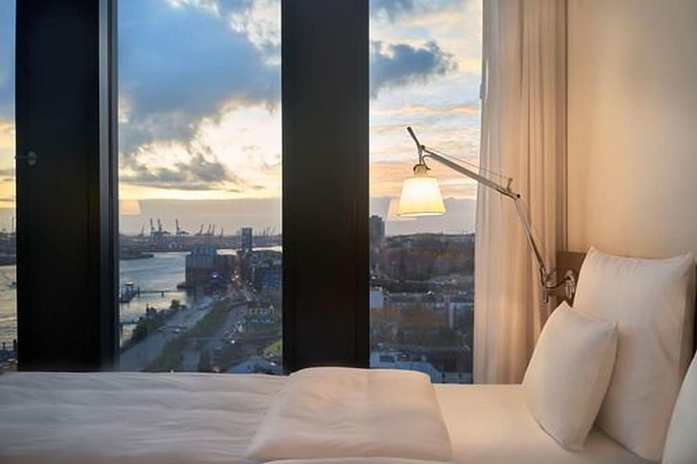 Фото Empire Riverside Hotel