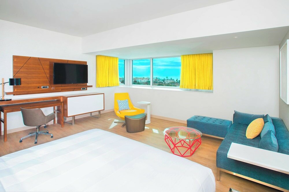 Фото Courtyard by Marriott Santa Monica