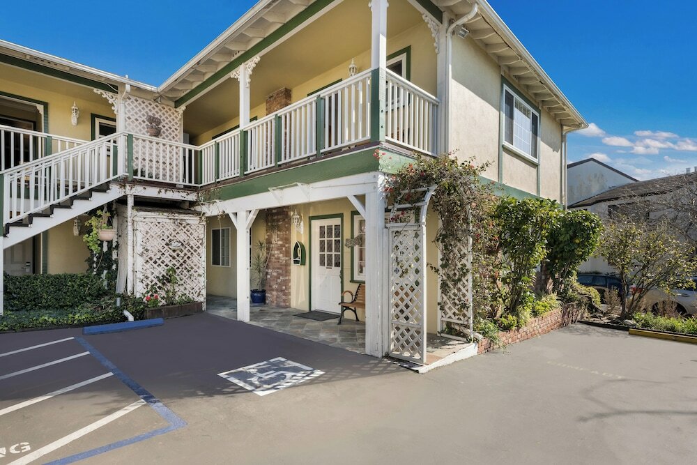 Фото Carmel Inn And Suites