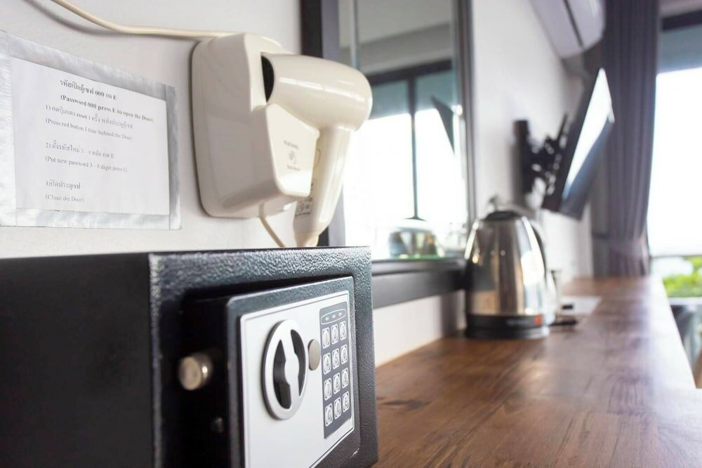 Фото Pimpimarn Beach Hotel