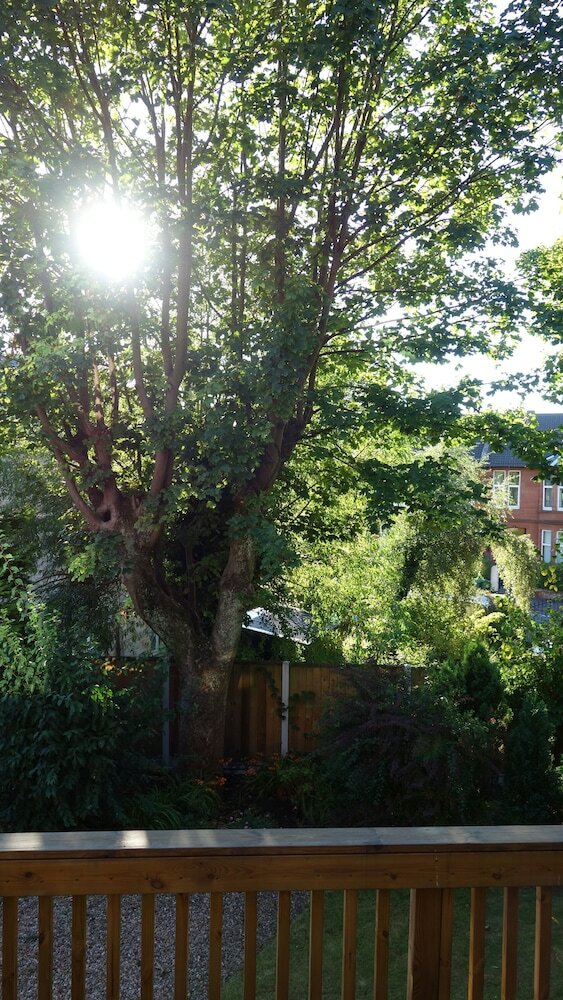 Фото Claremont House B&b