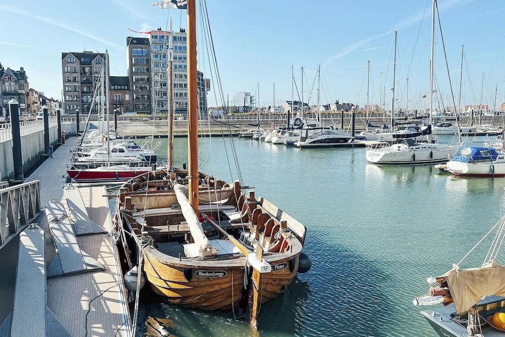 Фото Holiday Suites Blankenberge